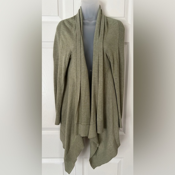 Lululemon Sweater Wrap Cashlu Knit Wrap in
Heathered Rosemary Green size Small - Picture 5 of 14